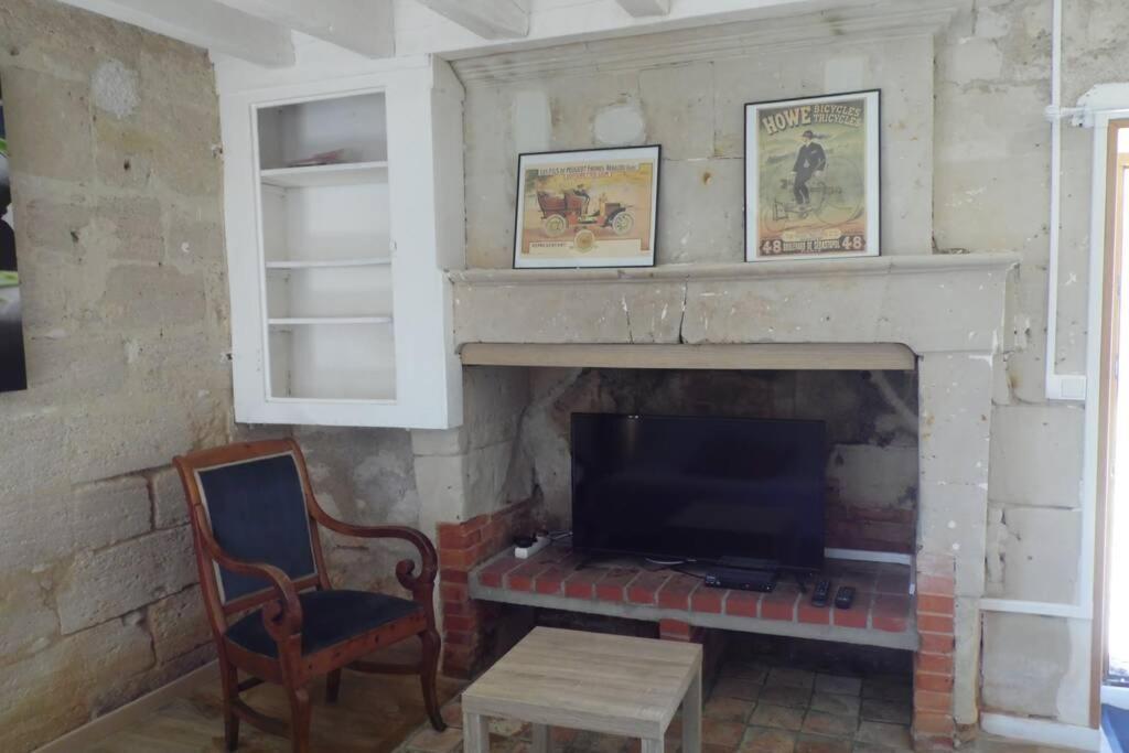 Maisonnette Climatisee Avec Parking Prive Doue-en-Anjou Buitenkant foto