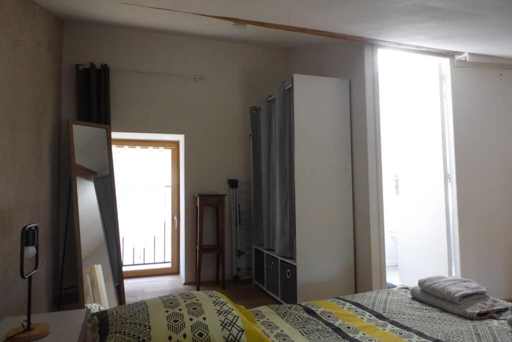Maisonnette Climatisee Avec Parking Prive Doue-en-Anjou Buitenkant foto